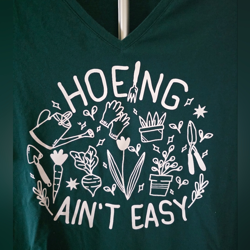 Amazon Essentials XXL “Hoeing Ain’t Easy” Gardening Graphic V Neck Tee - Picture 3 of 4
